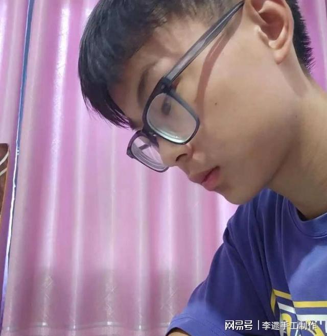 首页中文字幕中文字幕 首页用户一传十十传百海报