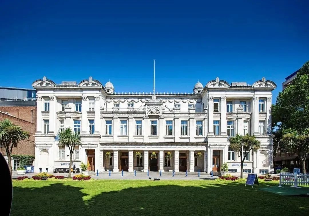 久久免费的精品国产V∧ 沉浸在文化的免费盛宴中海报