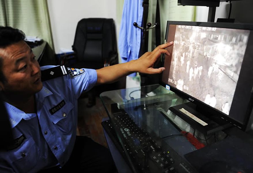 番号 一整个无声而喧哗的番号夜晚海报